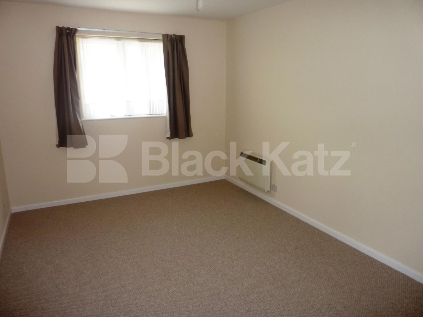 			3 MINUTES TO TUBE!, 1 Bedroom, 1 bath, 1 reception Flat			 Heddington Grove, CALEDONIAN ROAD